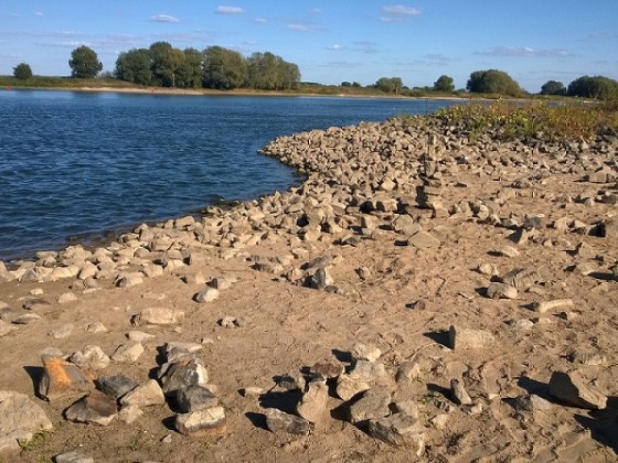 Steine im Flussbett
