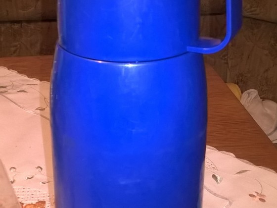 blauer Getränke Behälter