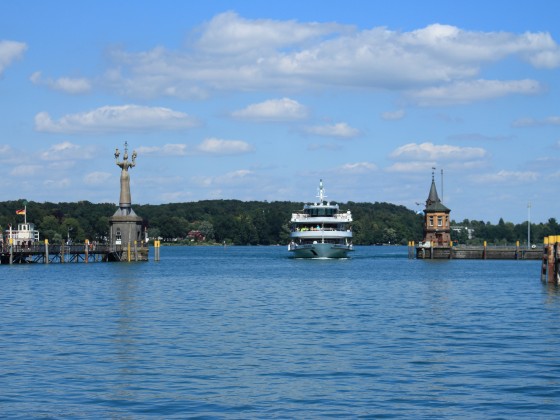Konstanz Hafeneinfahrt mit der Imperia