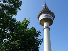 Radarturm bei Tag